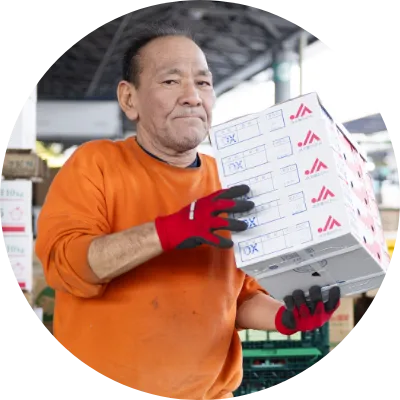 作業をしている従業員